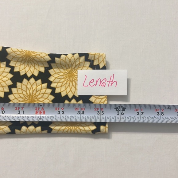 P9-NWOT LuLaRoe One Size Black Yellow Geo Floral Print Pull On Stretch Leggings. - Picture 3 of 9